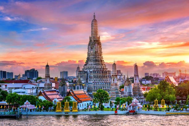 wat arun temple (wat arun ratchawararam) at sunset, bangkok in thailand.